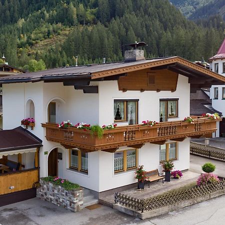 Apart Romana Майерхофен Екстериор снимка